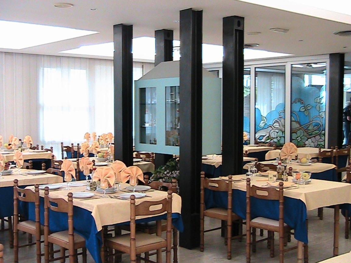 Hotel Universo Ρίμινι Εξωτερικό φωτογραφία