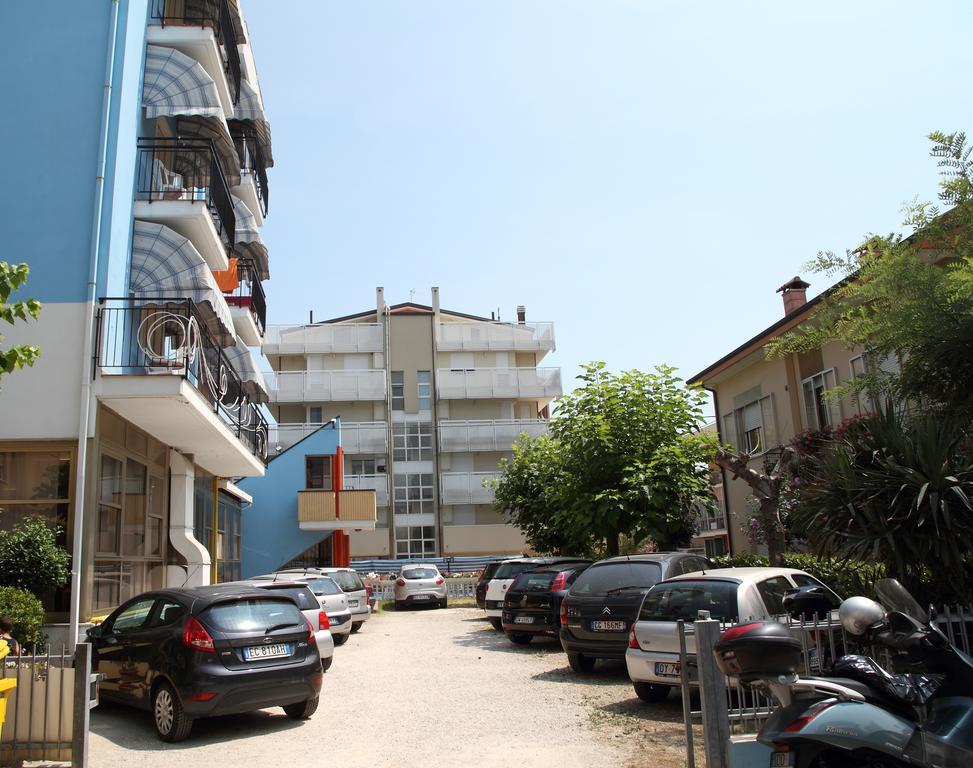 Hotel Universo Ρίμινι Εξωτερικό φωτογραφία