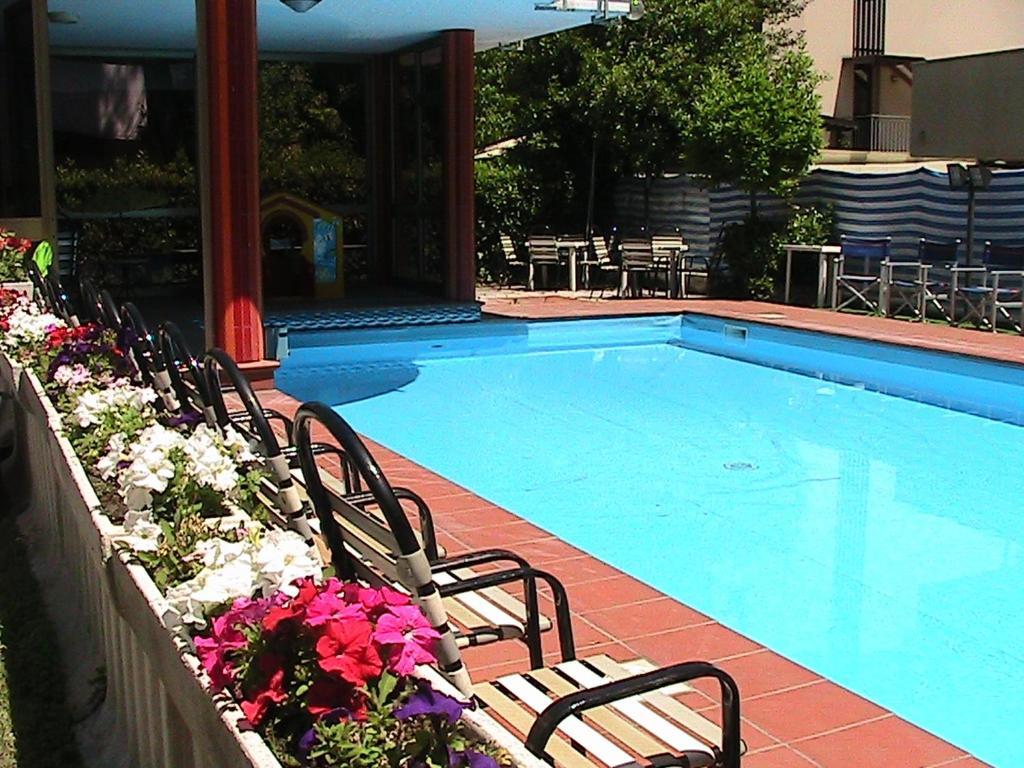 Hotel Universo Ρίμινι Εξωτερικό φωτογραφία