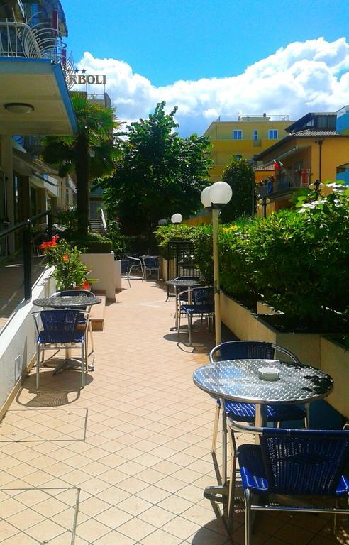 Hotel Universo Ρίμινι Εξωτερικό φωτογραφία